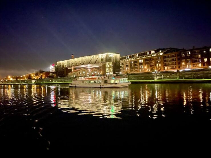 Krakow: Evening Cruise With a Glass of Wine - Activity Details