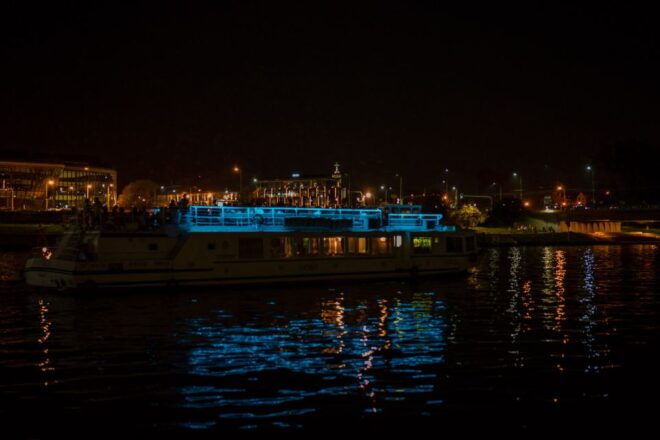 Kraków: Evening or Night River Cruise - Audio Guide and Commentary