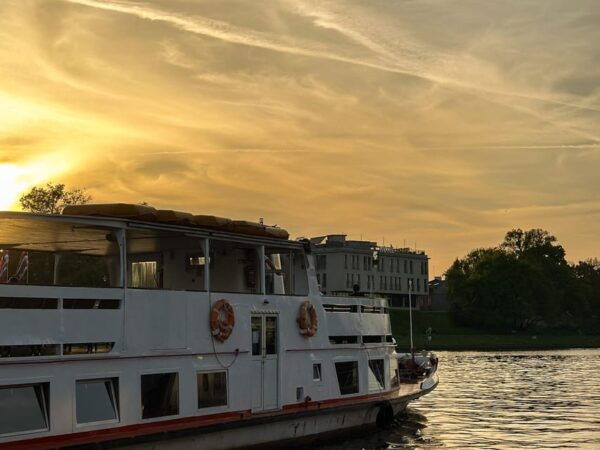 Krakow: Evening Sightseeing Cruise With Drink - Frequently Asked Questions