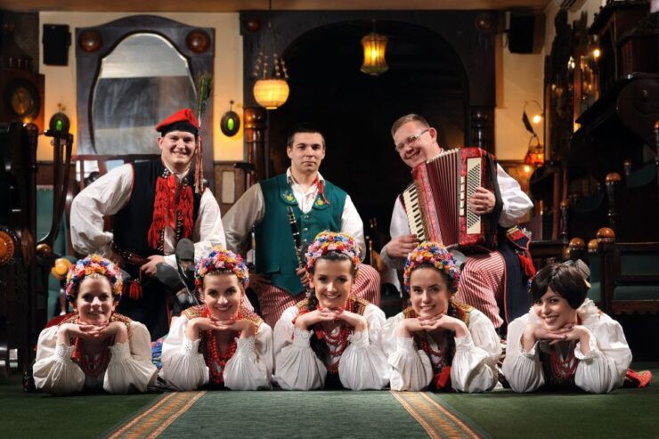 Krakow: Folk Show & 3-Course Dinner at Jama Michalika Café - Good To Know