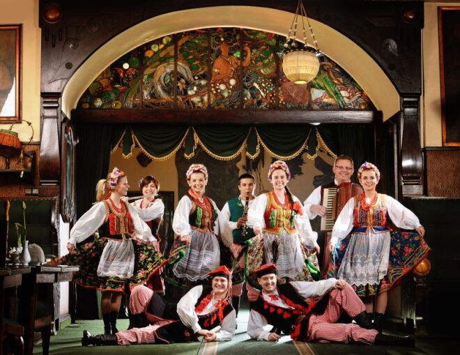 Krakow: Folk Show & 3-Course Dinner at Jama Michalika Café - Wheelchair Accessibility