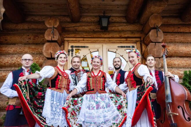 Krakow: Full Traditional Polish Dinner & Folk Show - Drink Options