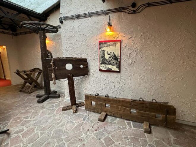 Kraków: Guided Tour of the Torture Museum - Exhibits on Display