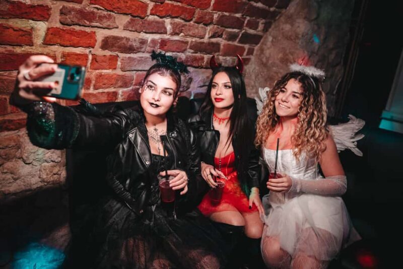 Krakow: Halloween Pub/Club Crawl With 1 H Unlimited Alcohol - Who Is This Tour Best For?