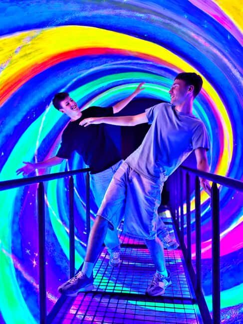 Krakow in Lens VR Experience, Glass Maze and Vortex Tunnel - Exploring Kraków Through Modern Lenses