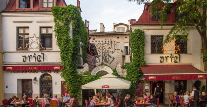 Krakow: Jewish Quarter and Former Ghetto Tour - Tour Languages and Accessibility
