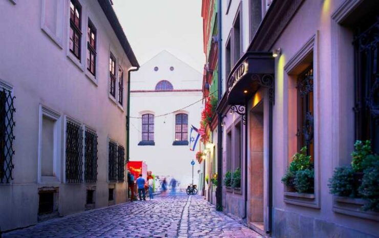 Krakow: Jewish Quarter and Former Ghetto Tour by Golf Cart - Key Points