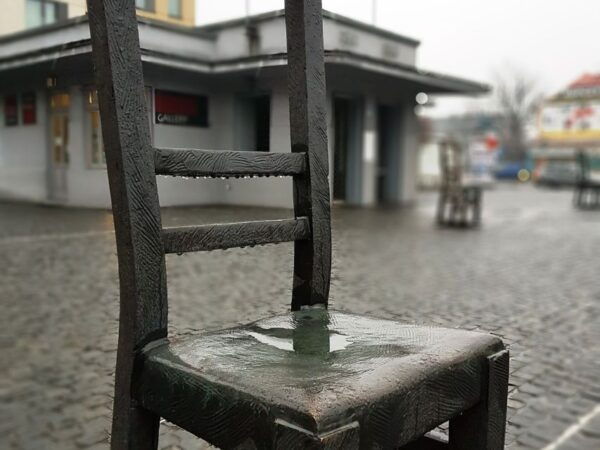 Krakow: Jewish Quarter and Former Ghetto Tour by Golf Cart - Exploring Kazimierz