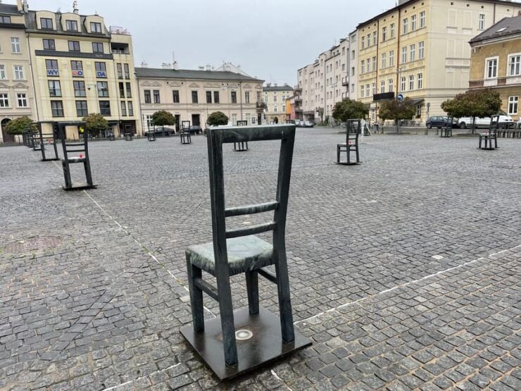 Kraków: Jewish Quarter and Ghetto Self-Guided Walking Tour - Key Points