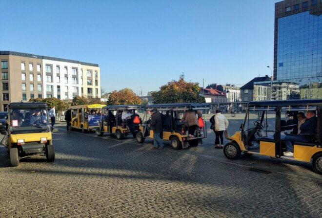 Krakow: Jewish Quarter and Ghetto Sightseeing Golf Cart Tour - Transportation and Accessibility