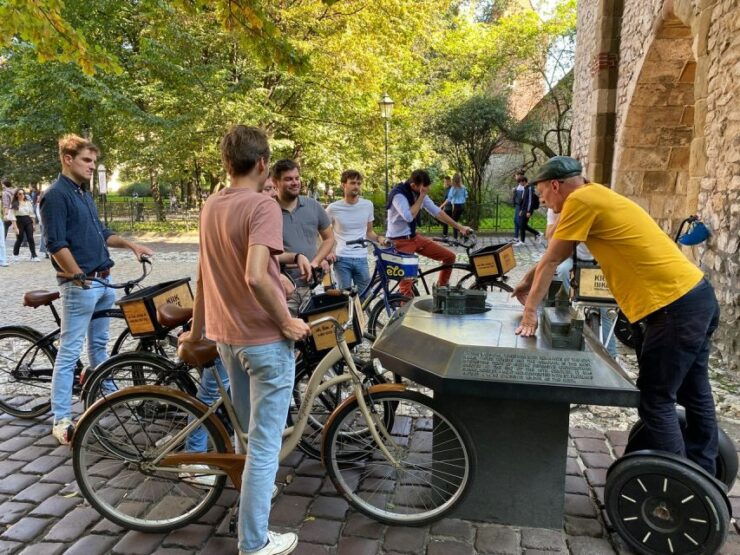 Krakow: Jewish Quarter Bike Tour 120 Min - Language Options
