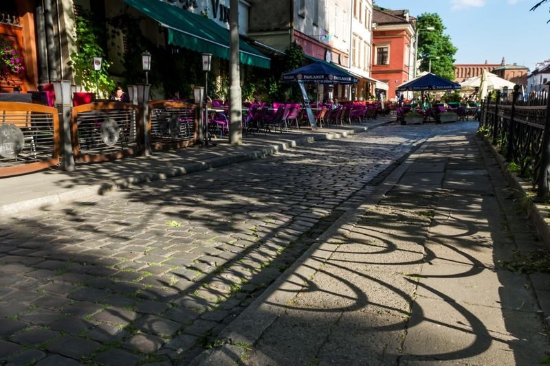 Krakow Kazimierz Jewish Quarter Guided Walking Tour - New Square and the neighborhood today