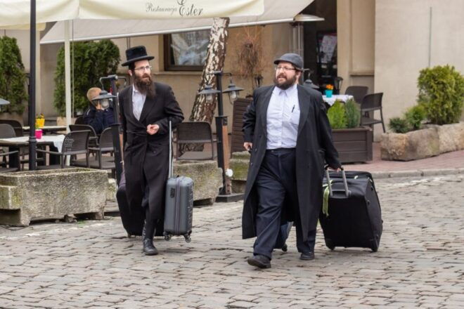 Krakow: Kazimierz Jewish Quarter Guided Walking Tour - Jewish History and Heritage