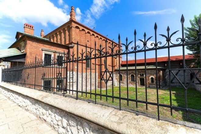 Krakow: Kazimierz, Schindlers Factory & Ghetto Guided Tour - Meeting Point