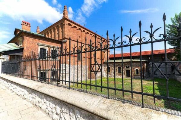 Krakow: Kazimierz, Schindlers Factory & Ghetto Guided Tour - Oskar Schindlers Legacy