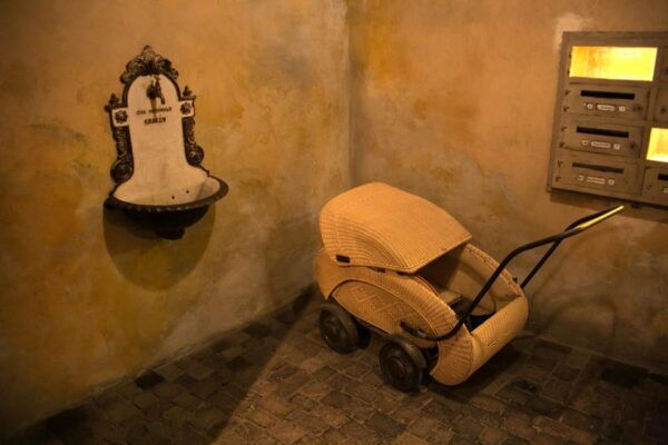 Krakow: Kazimierz, Schindlers Factory & Ghetto Guided Tour - World War II Remembrance