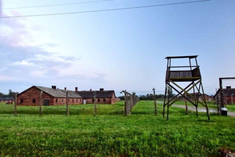 Krakow: Last Minute Auschwitz-Birkenau Guided Tour - FAQ