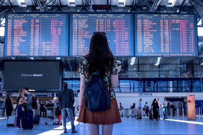 Kraków Luxurious Airport Transfer With Drive-By City Tour - Included Services