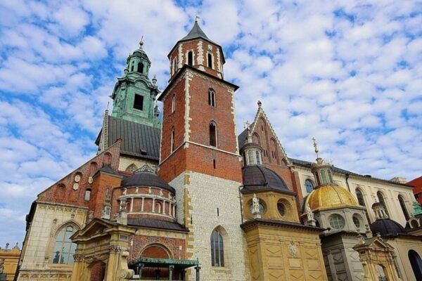 Krakow: Morning City Highlights Walking Tour With Breakfast - Exploring Wawel Hill