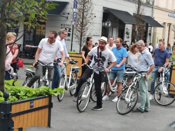 Krakow: Multilingual Tour On Electric Bikes - Tour Duration