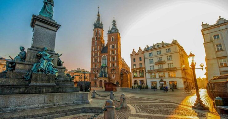 Krakow: Old Town Guided Walking Tour - Tour Highlights