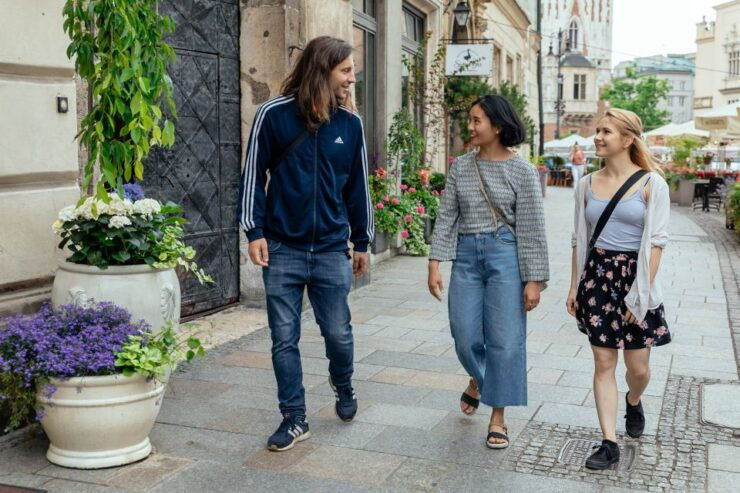 Krakow: Old Town Historical Private Tour & Wawel Castle View - Tour Duration and Guide Commentary