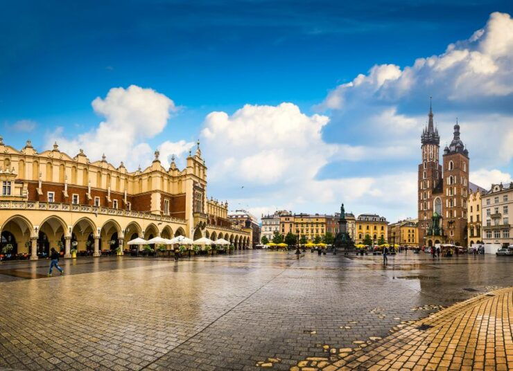 Krakow: Old Town Rynek Underground Entry and Guided Tour - Tour Highlights