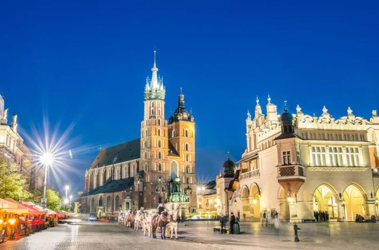 Krakow: Old Town Tour With Our Local Guide - Tour Highlights