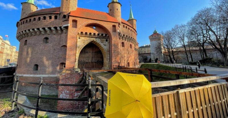 Kraków: Old Town & Wawel Castle Walking Tour - The Guides: Making the Difference