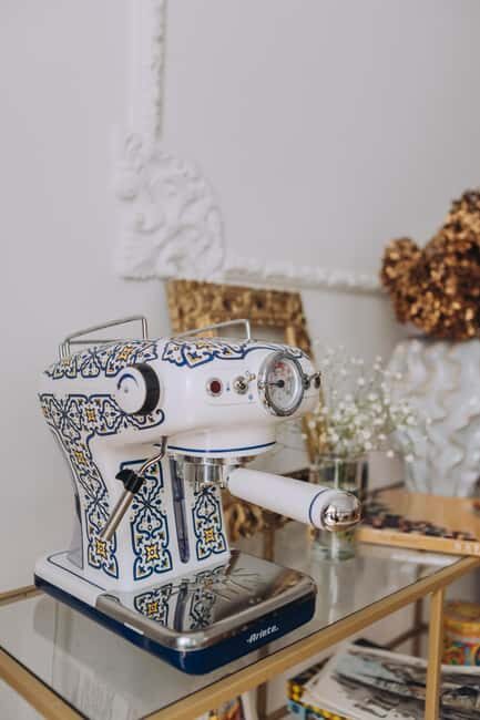 Kraków: Paint Watercolor Postcard with a Local Artist - FAQ