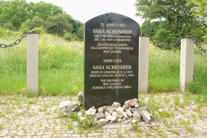 Krakow: Plaszow Concentration Camp Walking Tour - Memorials and Remembrance