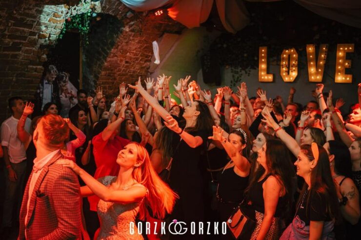 Kraków: Polish Wedding Party With Welcome Drink - Pricing and Booking