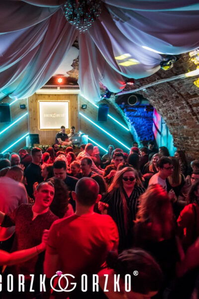 Kraków: Polish Wedding Party With Welcome Drink - Authentic Polish Experience