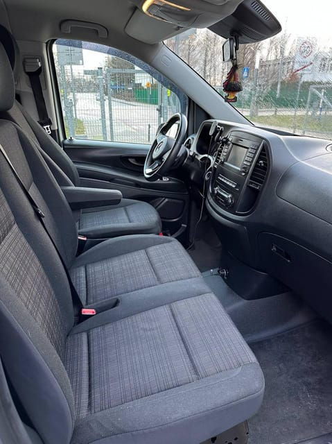 Krakow: Premium-Class Airport Private Transfer - Vehicle Details
