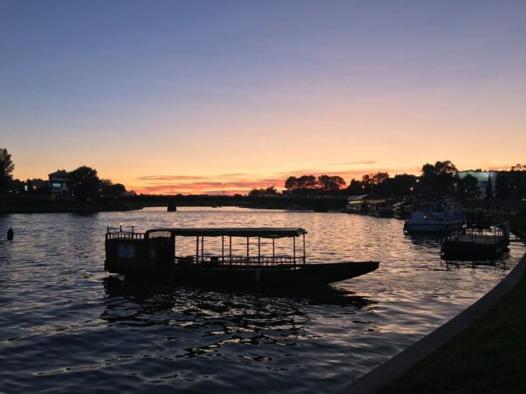 Krakow: Private Evening Boat Tour - Inclusions and Services