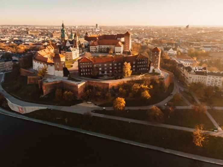 Krakow: Private Exclusive History Tour With a Local Expert - Private Group Setting and Meeting Point