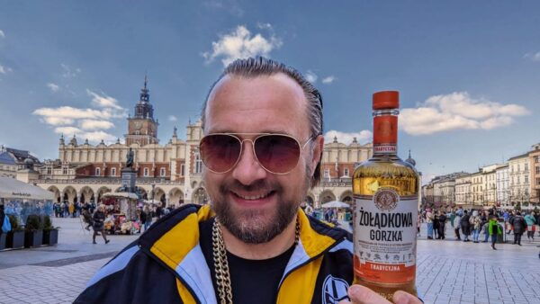 Krakow: Private Old Town Comedy Walk With a Crazy Guide - Accessibility and Language