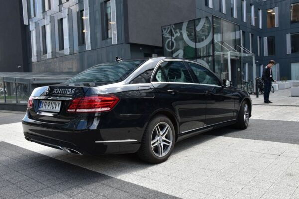 Krakow: Private Transfer To/From Airport - Payment Options