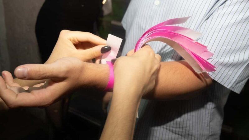 Krakow: Pub Crawl 1H Open Bar, VIP Entry & Welcome Shots - Good To Know