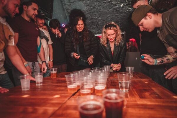 Krakow: Pub Crawl With 1 Hour of Unlimited Alcoholic Drinks - Exceptional Tour Guide Service