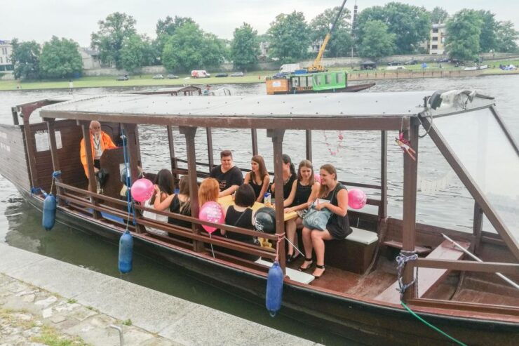 Krakow: Romantic Evening Vistula Cruise With a Glass of Wine - Good To Know