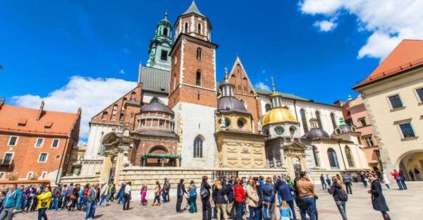 Krakow: Royal Cathedral, Marys Church & Rynek Underground - Krakows Medieval Charm and Atmosphere