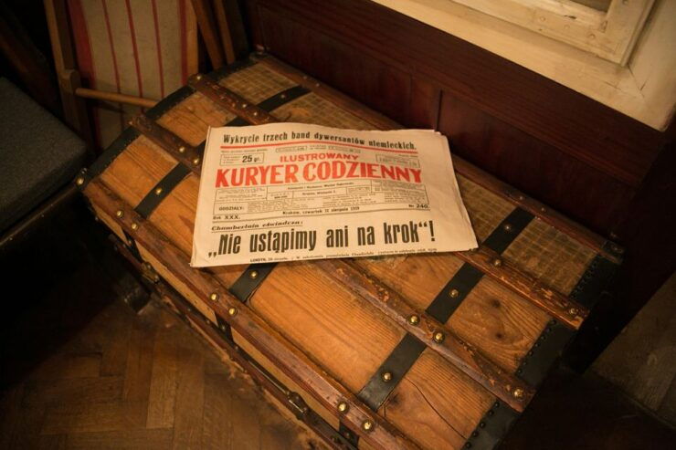 Krakow: Schindler's Factory, Jewish Ghetto & Salt Mine Tour - Tour Experience
