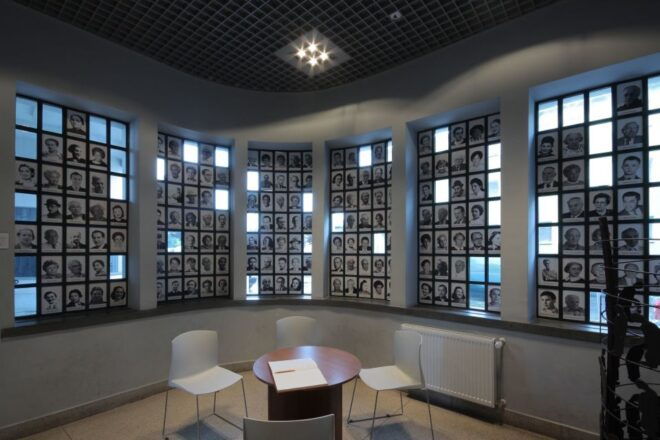 Krakow: Schindlers Factory Museum Guided Tour - Visitor Amenities