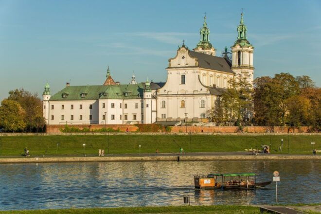 Krakow: Short River Walk and Guided Tour in Former Ghetto - Walking Tour of the Former Ghetto