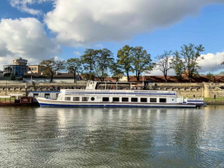 Krakow: Sightseeing Cruise by Vistula River - Good To Know