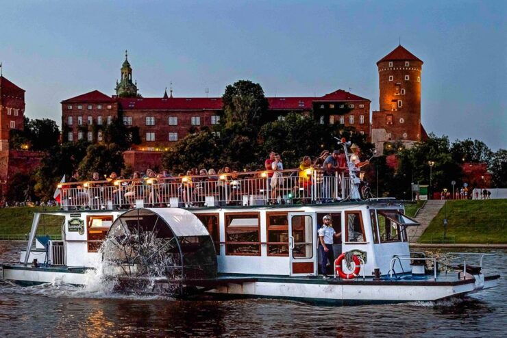 Krakow: Sightseeing Cruise by Vistula River - Key Attractions and Itinerary