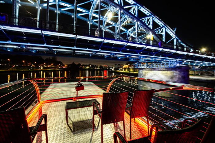Krakow: Sightseeing Cruise on Vistula River with Audio Guide - The Sum Up
