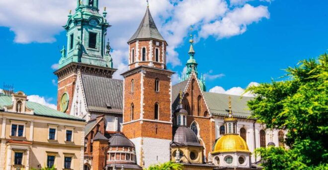 Krakow: Skip-the-Line Wawel Castle Royal Apartments Tour - Experience Highlights