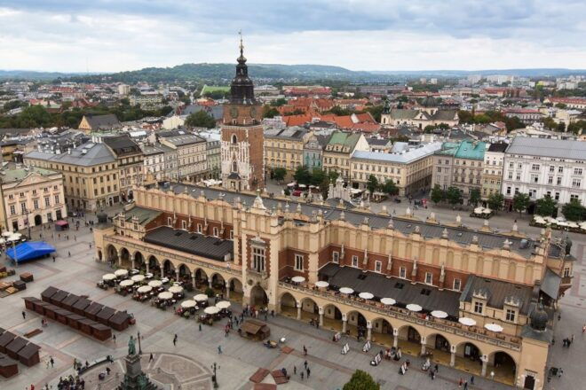 Kraków: Street Food and Historical Adventure - Historical Exploration